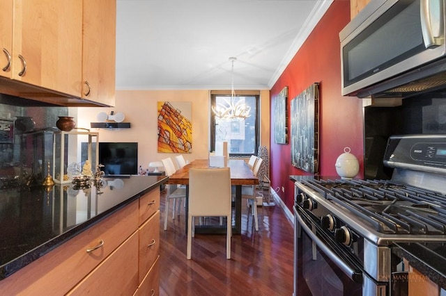 kitchen featuring gas stove, dark hardwood / wood-style floors, pendant lighting, a chandelier, and crown molding