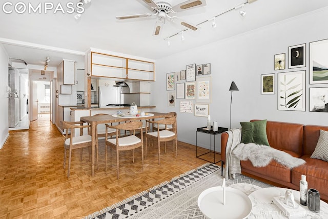 living room with ceiling fan and light parquet flooring