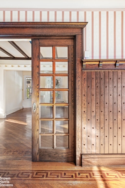 room details featuring hardwood / wood-style floors