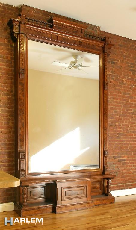 room details featuring wood-type flooring