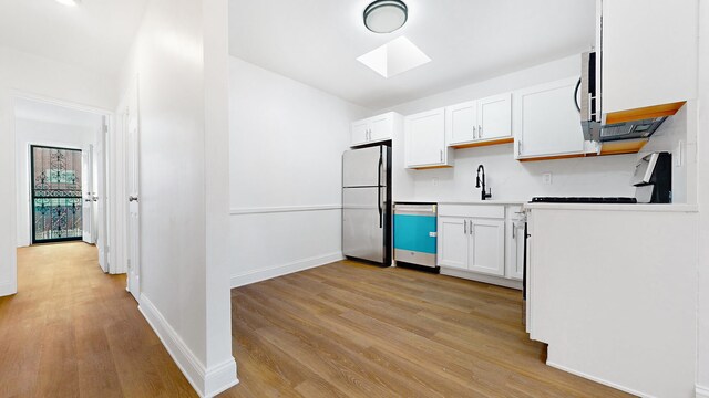 Listing photo 3 for 2979 Tiemann Ave Unit 1, New York City NY 10469