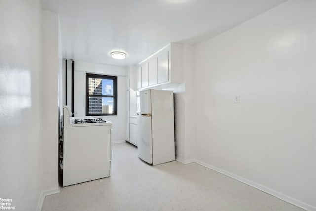 laundry room with baseboards