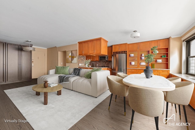 interior space with light wood-style flooring and crown molding