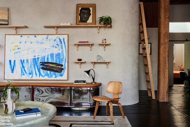 room details featuring a barn door and wood finished floors