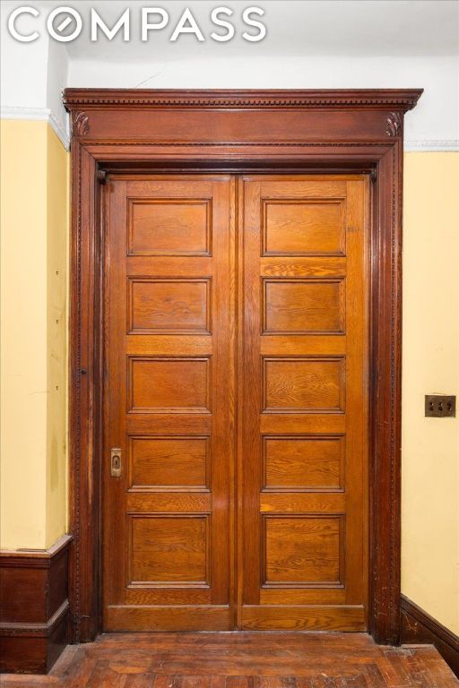 interior details featuring crown molding