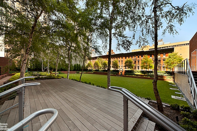 515 E 72nd St Unit 4A, New York City, NY 10021 - wooden terrace with a yard