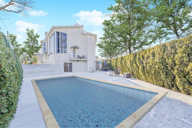 view of swimming pool featuring a patio