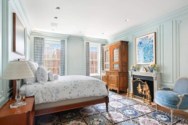 living room featuring crown molding