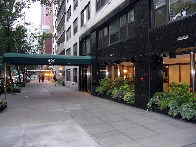 420 E 72nd St Unit 15E, New York City, NY 10021 - view of building exterior