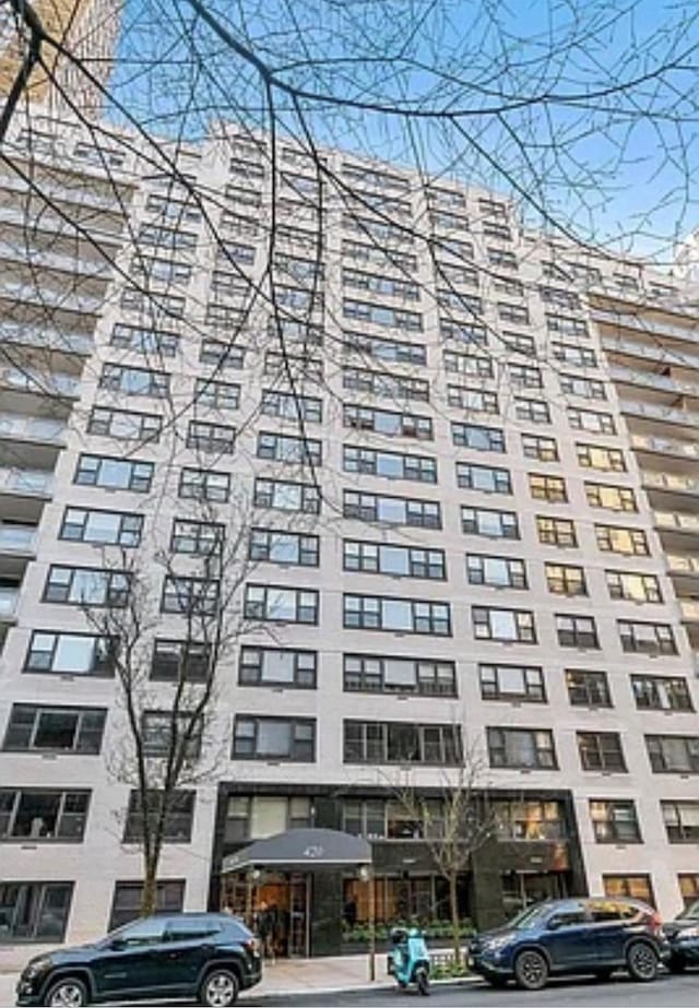 view of apartment building / complex