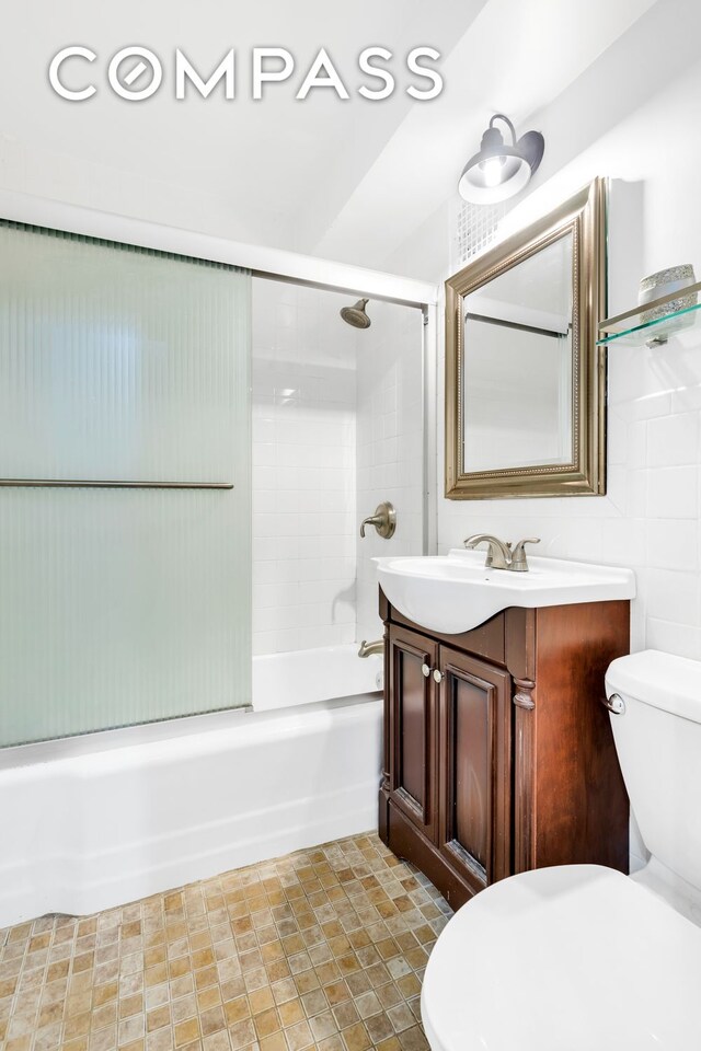 full bathroom featuring toilet, vanity, and tiled shower / bath