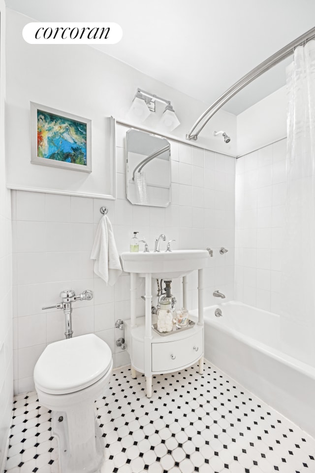 full bathroom featuring shower / bathtub combination with curtain, tile walls, tile patterned flooring, and toilet
