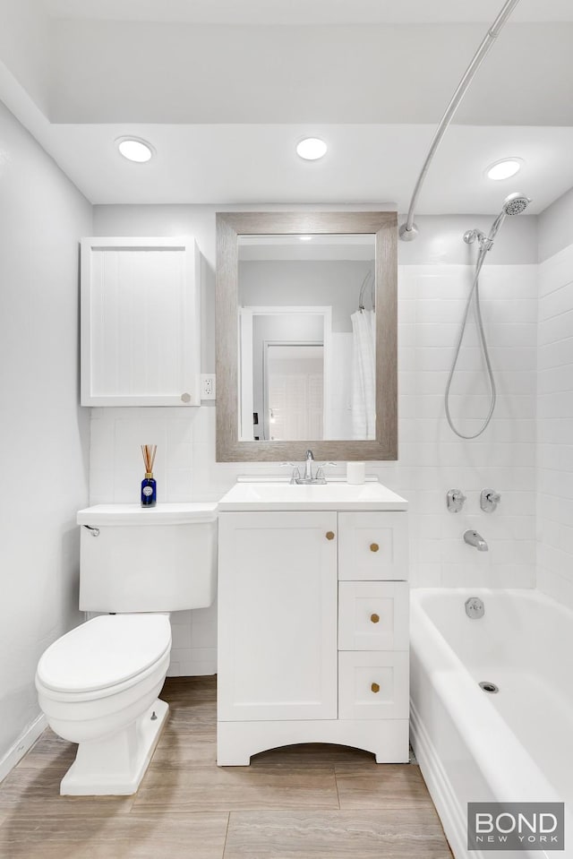 bathroom featuring toilet, shower / tub combo with curtain, wood finished floors, vanity, and recessed lighting