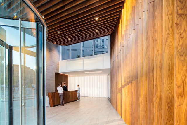 285 W 110th St Unit 2A, New York City, NY 10026 - community lobby with a towering ceiling