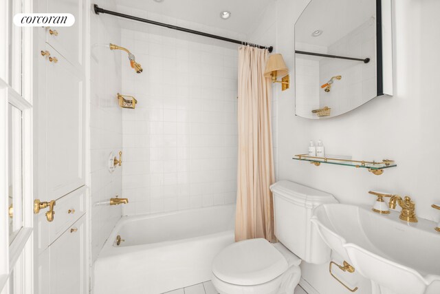 full bathroom with sink, toilet, and shower / bathtub combination with curtain