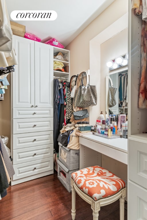 walk in closet with dark hardwood / wood-style floors