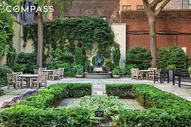 view of yard with a patio area