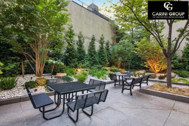 exterior space featuring outdoor dining space