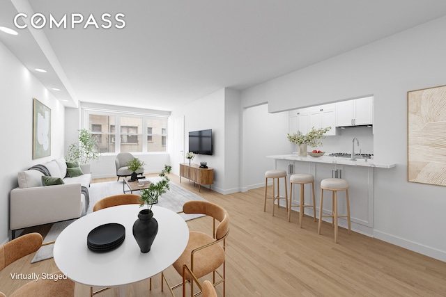 dining space featuring recessed lighting, baseboards, and light wood-style floors