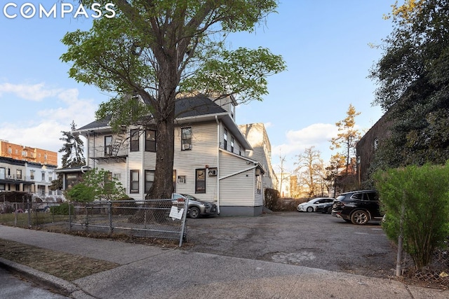 view of front of property