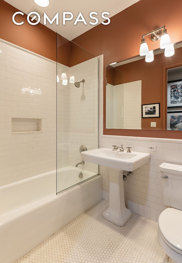 bathroom featuring toilet and shower / washtub combination