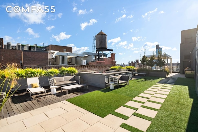 view of yard featuring a view of city