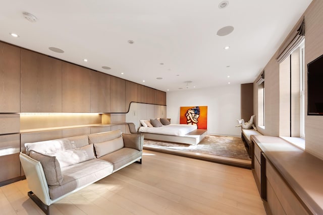 bedroom featuring light wood-style floors and recessed lighting