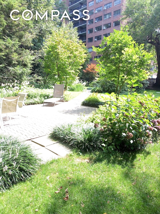 2727 Palisade Ave Unit 3H, New York City, NY 10463 - surrounding community featuring a patio