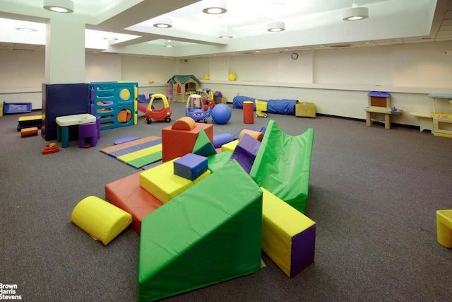 recreation room featuring carpet floors