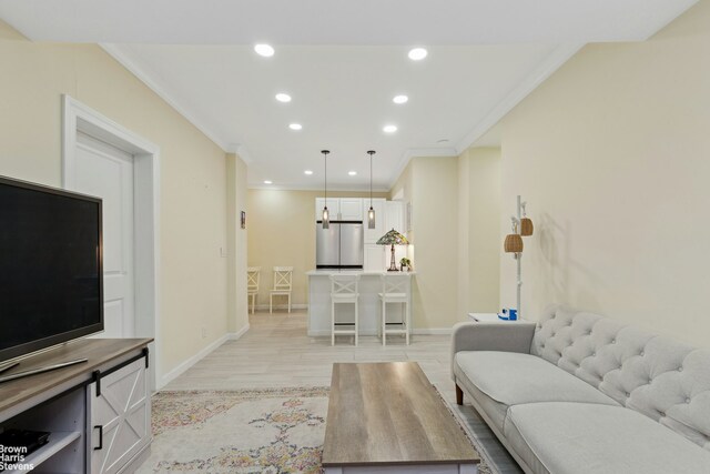 bedroom featuring crown molding and ceiling fan