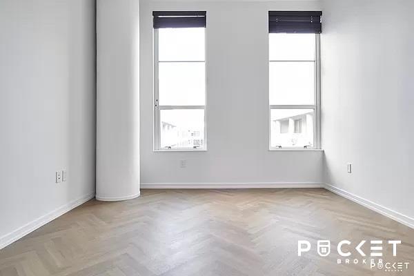 unfurnished room featuring baseboards