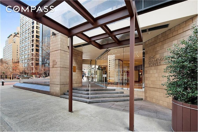 doorway to property with a view of city
