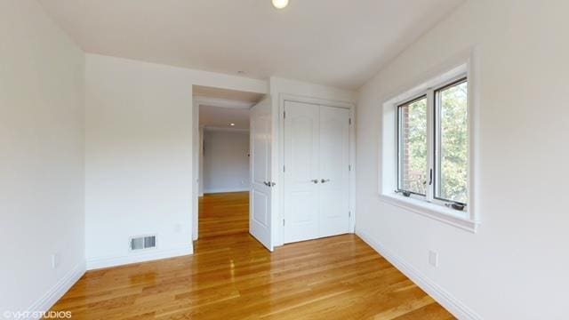 unfurnished bedroom featuring recessed lighting, visible vents, baseboards, a closet, and light wood-type flooring