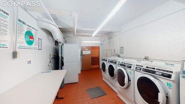 clothes washing area featuring washing machine and dryer and light tile patterned flooring