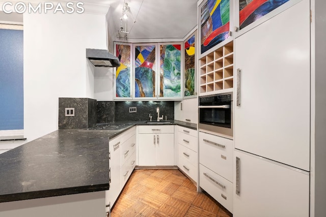 kitchen featuring white cabinetry, stainless steel appliances, sink, and tasteful backsplash