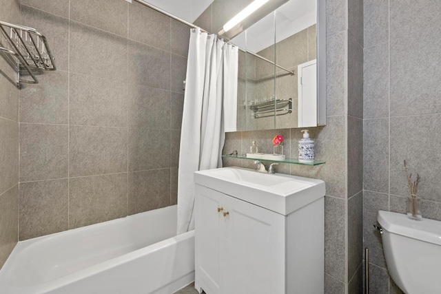 full bathroom featuring tile walls, shower / bathtub combination with curtain, backsplash, and toilet