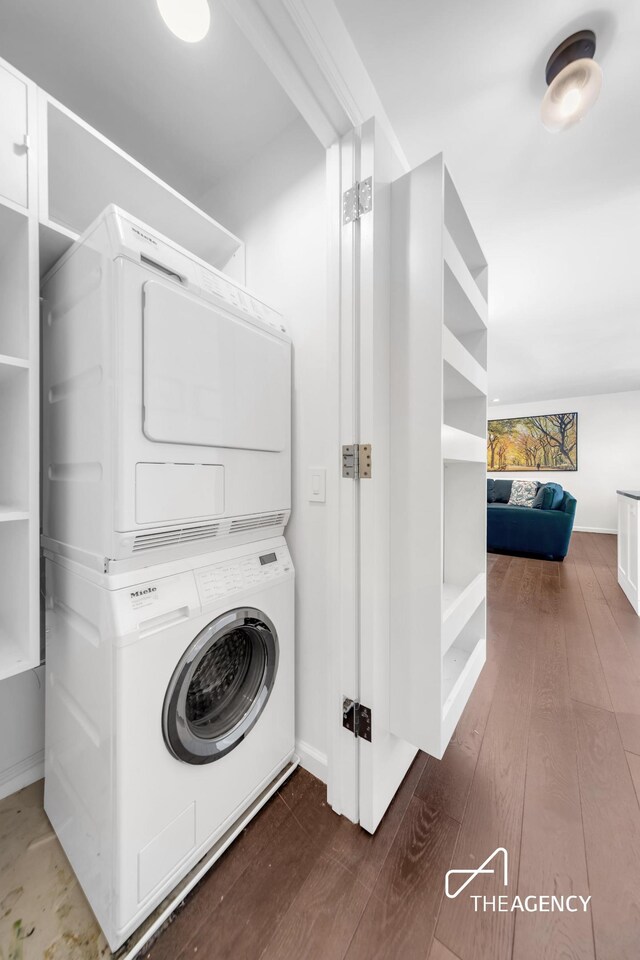 kitchen with appliances with stainless steel finishes, pendant lighting, tasteful backsplash, white cabinetry, and sink