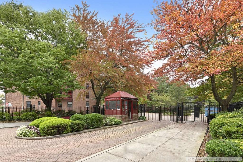 150-30 71st Ave Unit 4K, New York City, NY 11367 - view of property's community featuring a gate