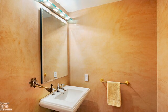 425 E 58th St Unit 8F, New York City, NY 10022 - bathroom featuring a sink