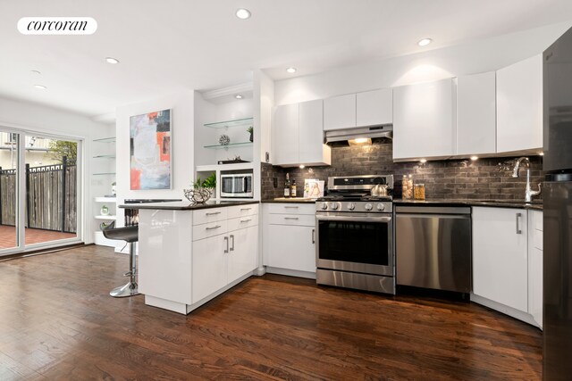 kitchen with visible vents, open shelves, a peninsula, stainless steel appliances, and under cabinet range hood