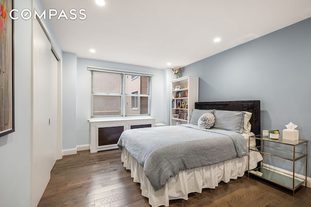 bedroom featuring dark wood-type flooring, recessed lighting, a closet, and baseboards