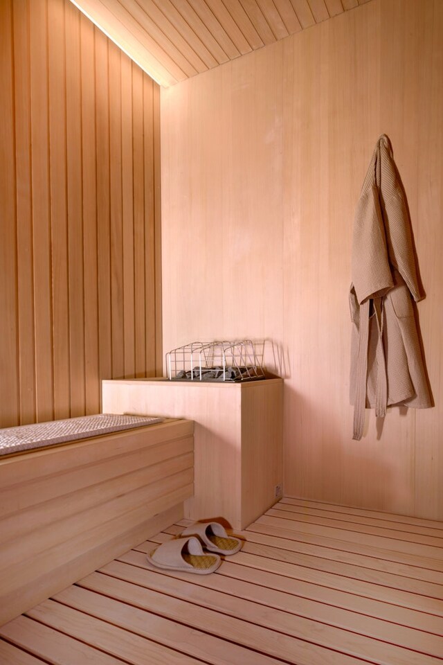 view of sauna / steam room