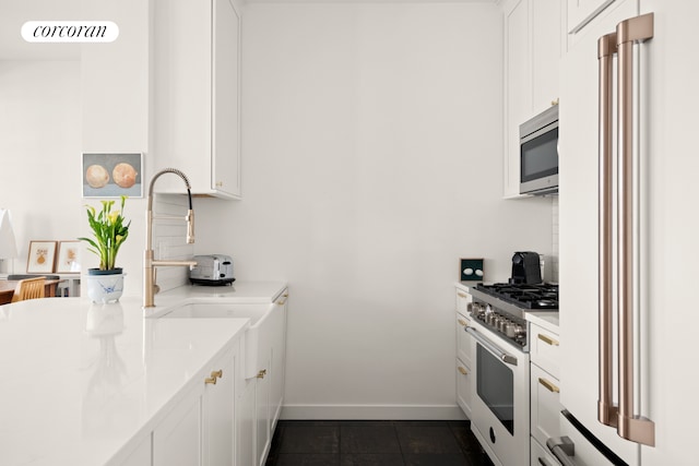 bedroom featuring wood finished floors, visible vents, and baseboards
