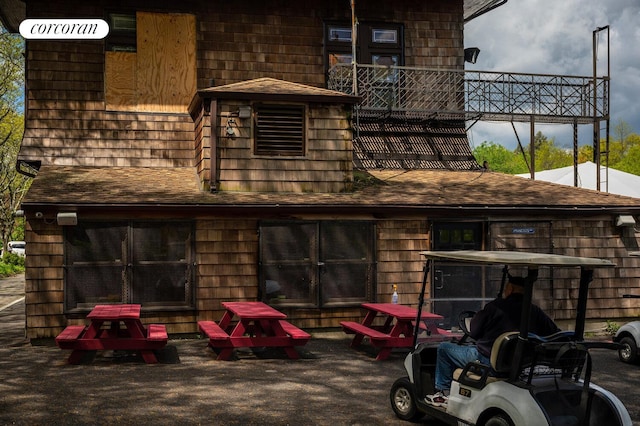 640 W 237th St Unit 7B, New York City, NY 10463 - back of property with a balcony
