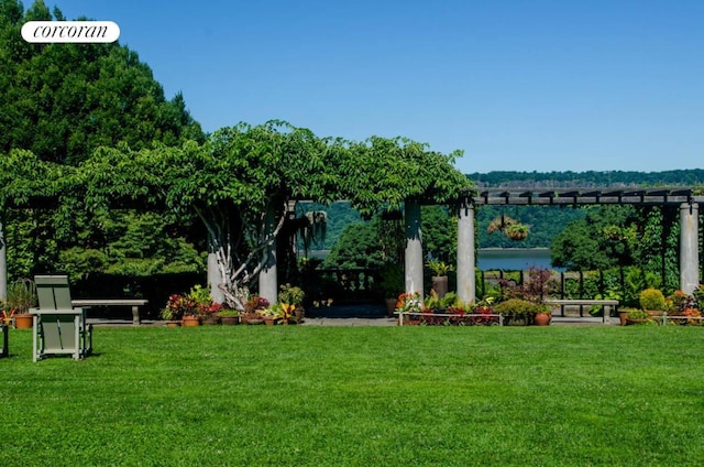 view of yard featuring a water view