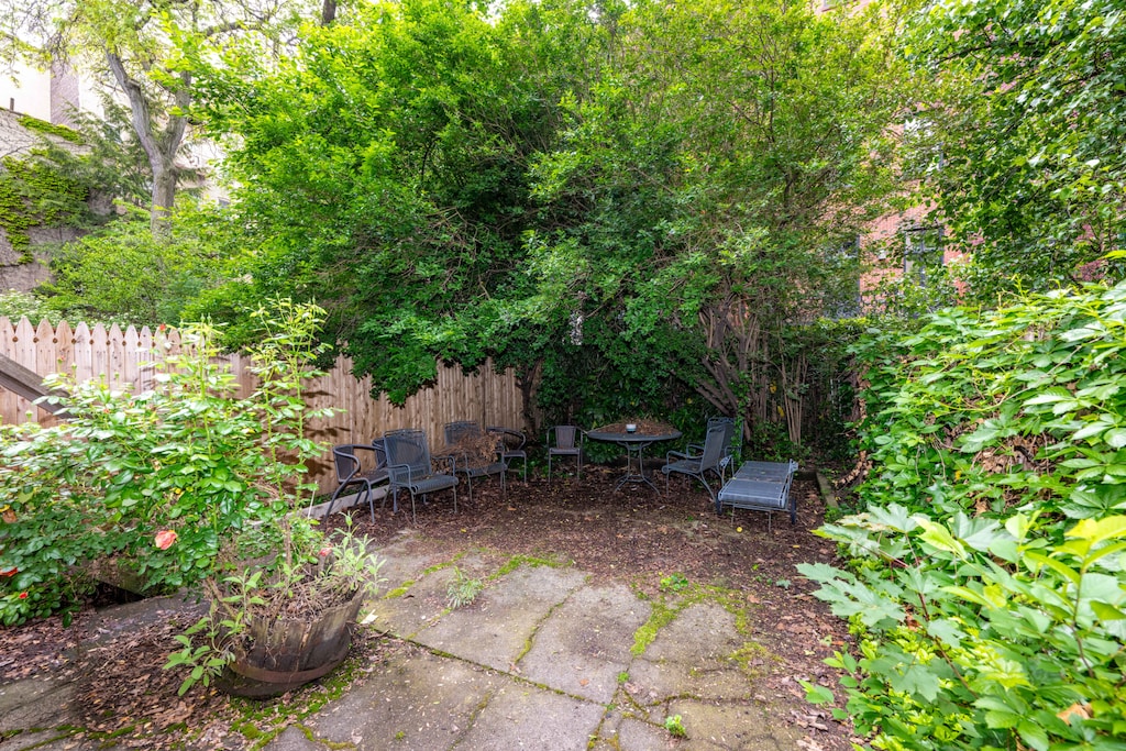 248 W 12th St, New York City, NY 10014 - view of yard
