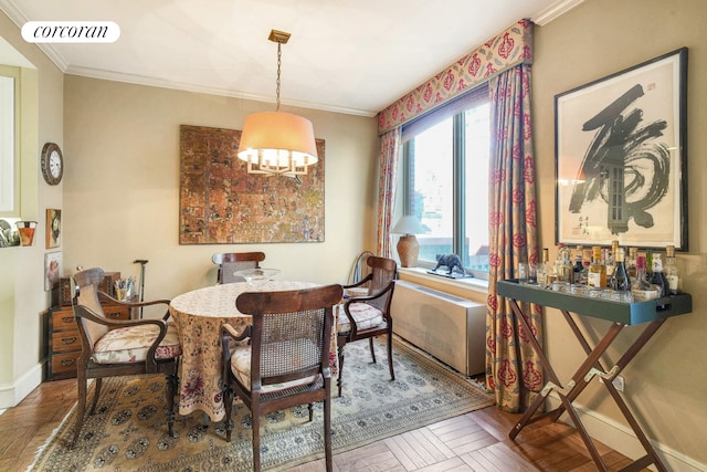 dining room with visible vents, baseboards, an inviting chandelier, and crown molding