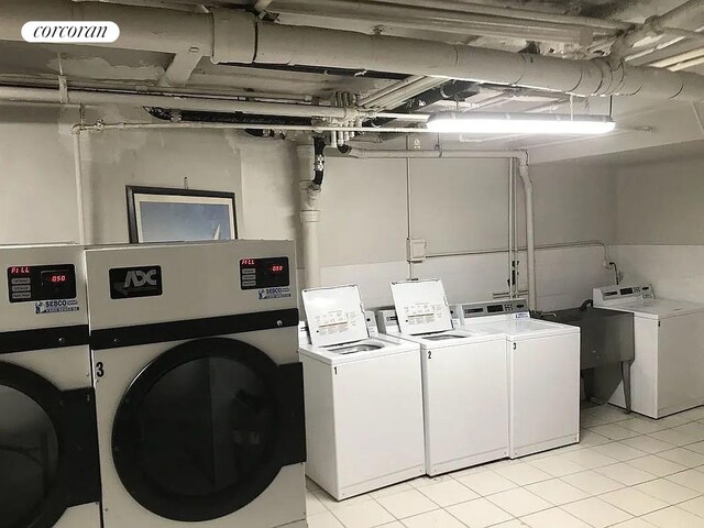 washroom with sink and washing machine and dryer