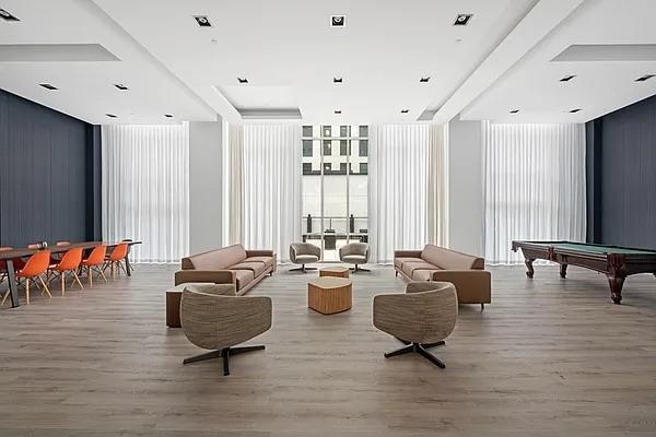 214 N 11th St Unit 1L, New York City, NY 11211 - common area featuring expansive windows