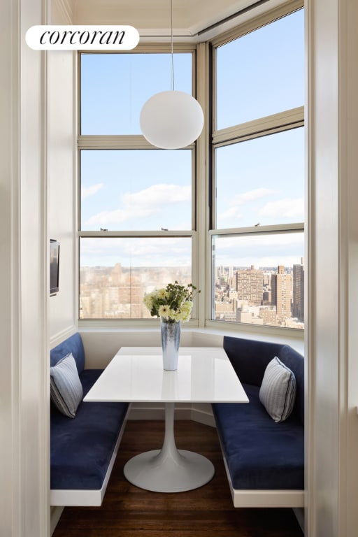 dining room with breakfast area